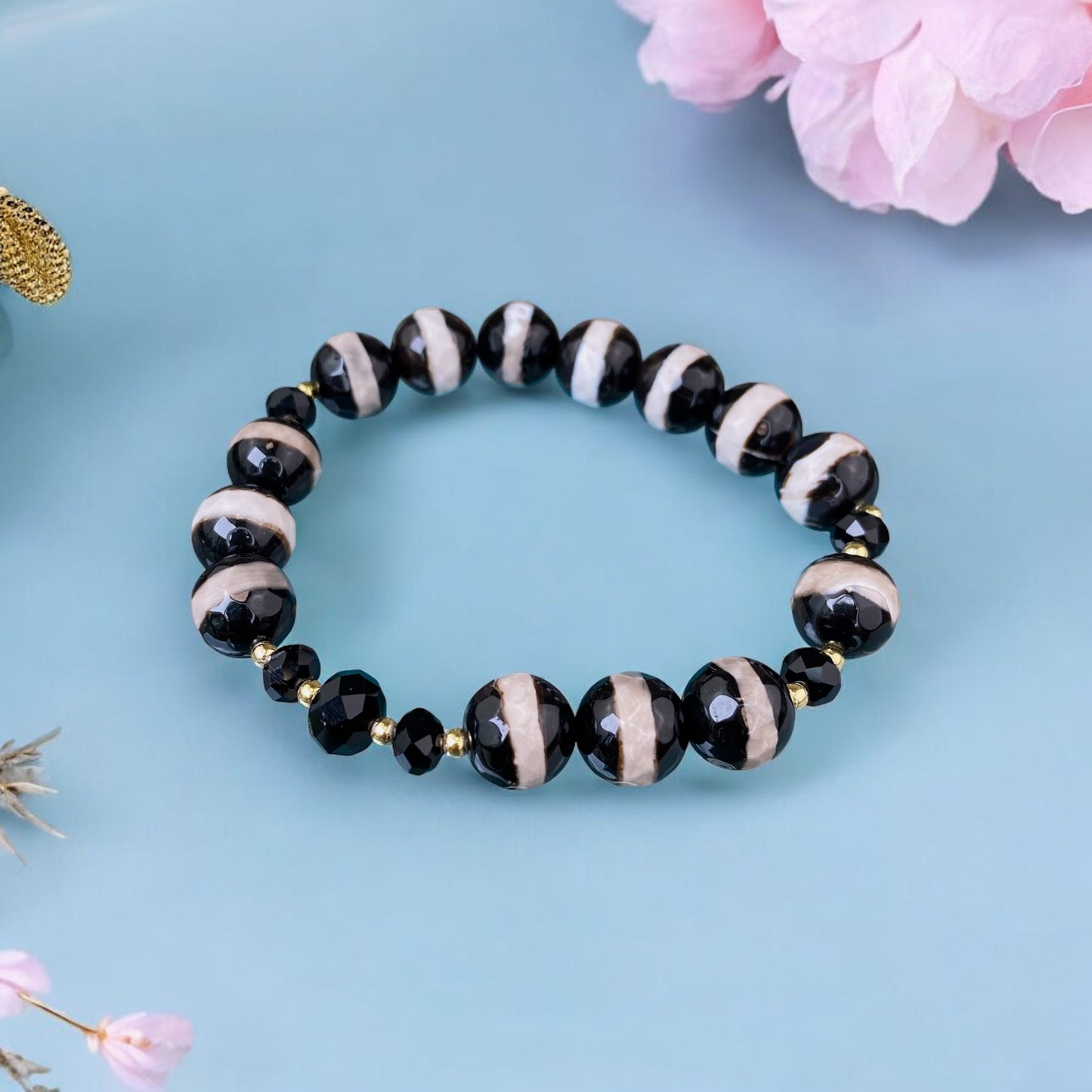 Dzi Agate bracelet (Agate, polished shape, 10mm. For success, health and harmony.)