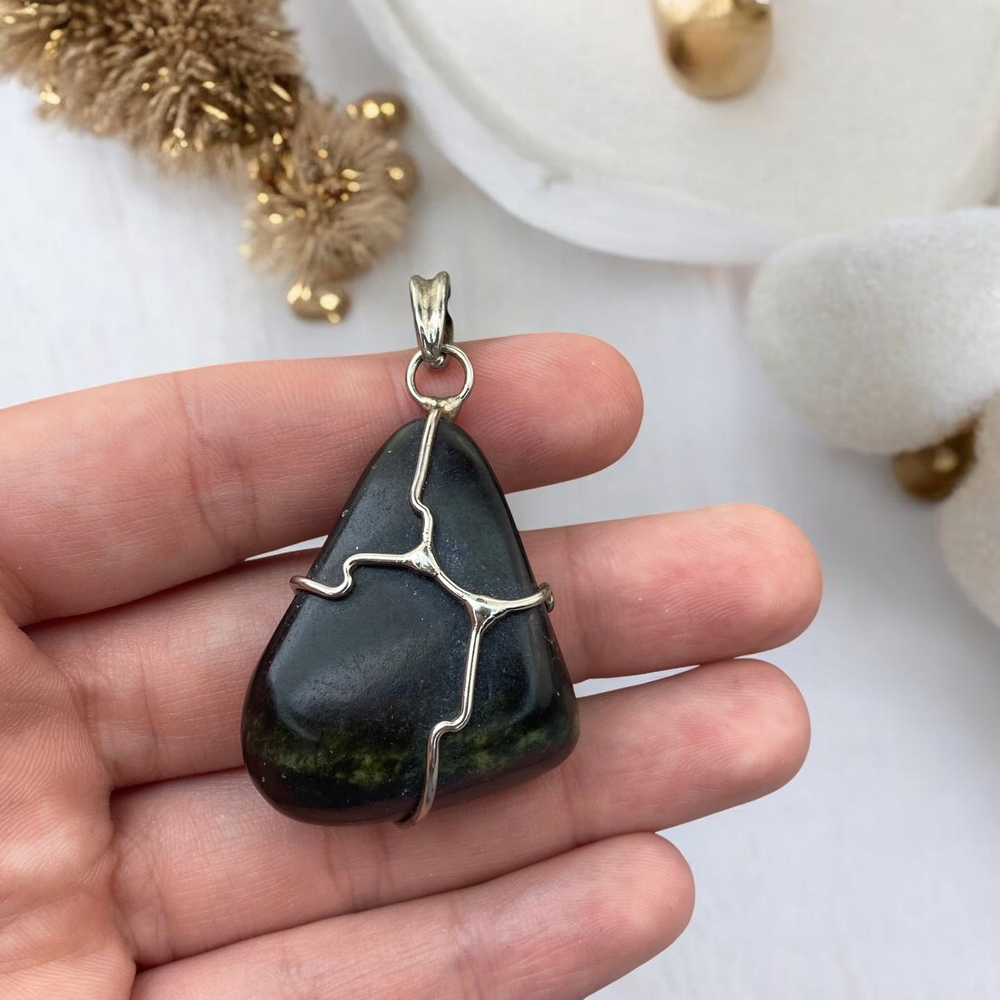 Nephrite pendant (Nephrite Jade)