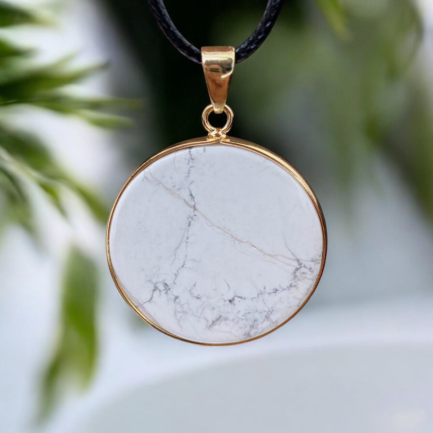 Hovlīta kulons (Hovlīts)