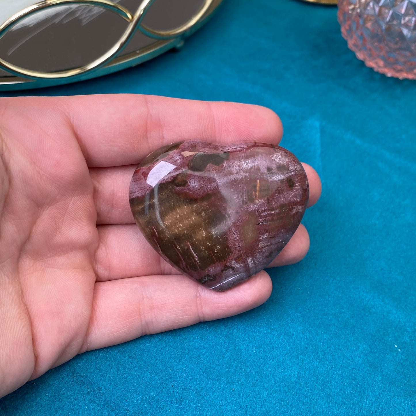 Petrified wood heart 63g.