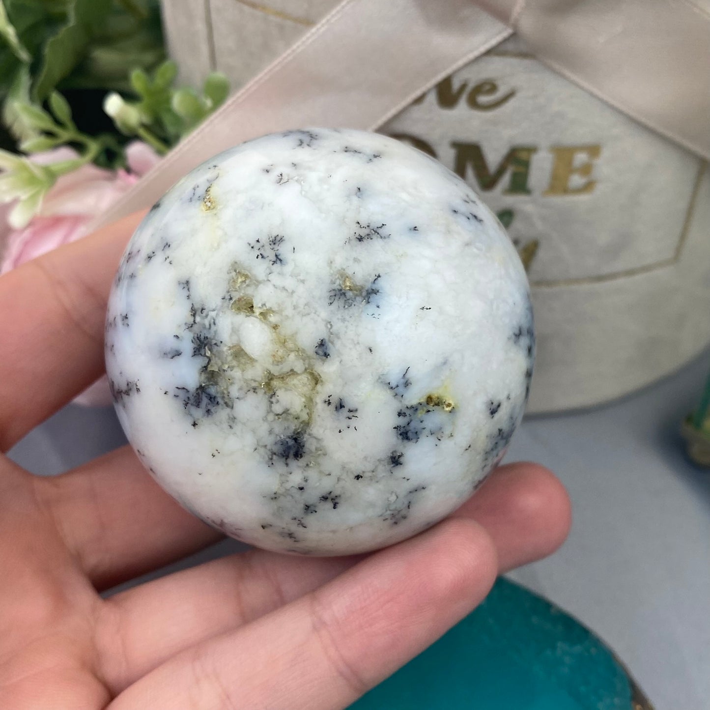 Opal sphere (Opal 5.7cm, 222g.)