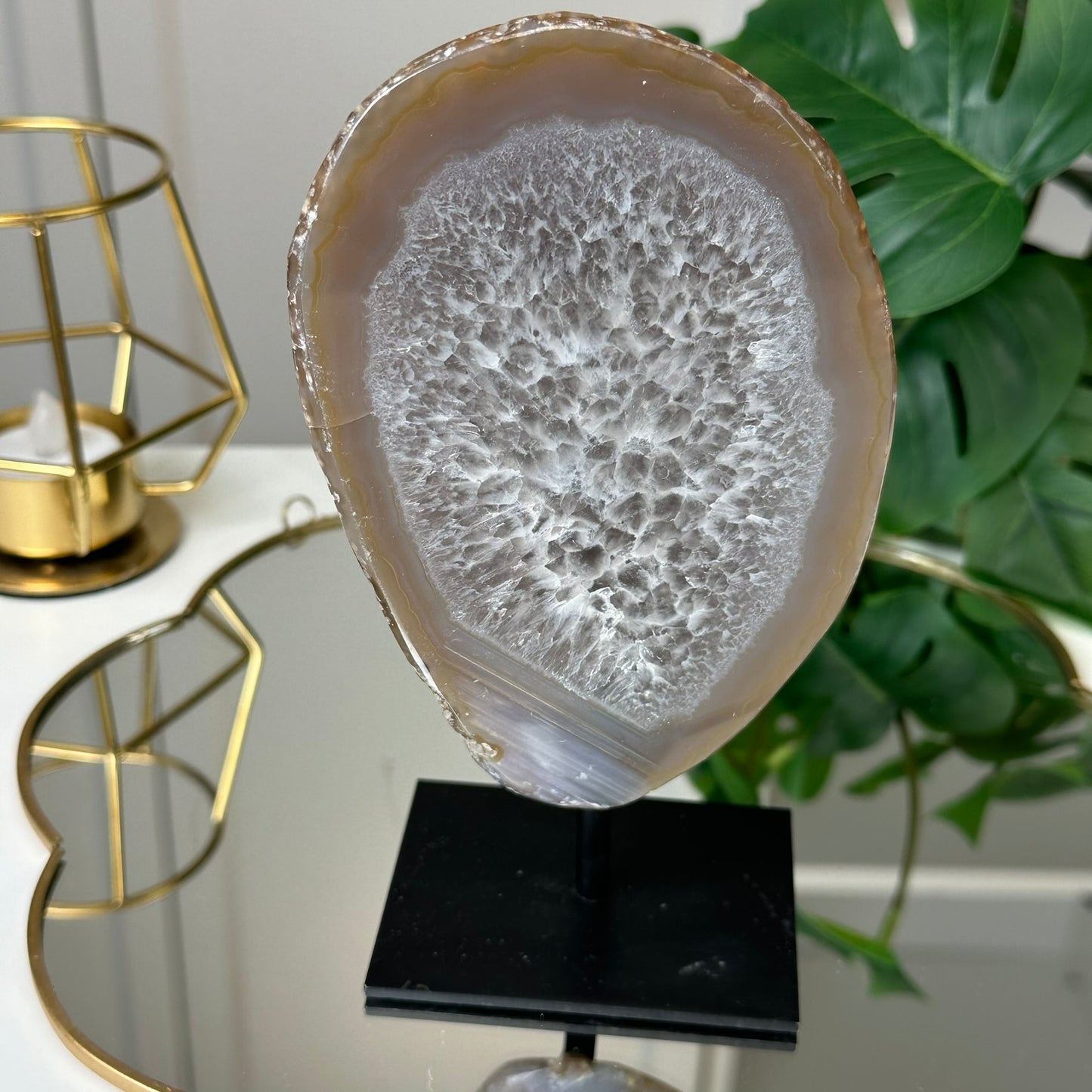 Ahāts ar Kalnu Kristālu uz statīva (Ahāts, Kalnu Kristāls, ar statīvu 16.5cm h)