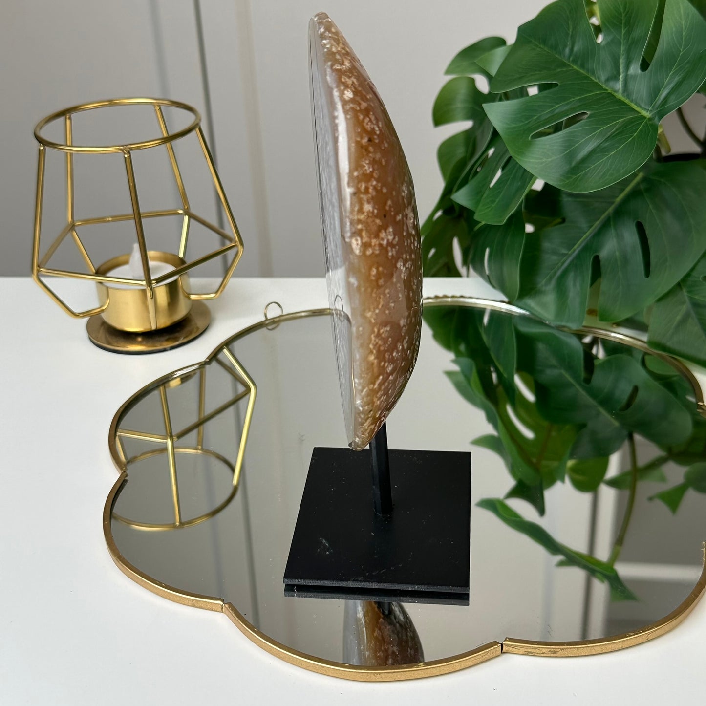 Ahāts ar Kalnu Kristālu uz statīva (Ahāts, Kalnu Kristāls, ar statīvu 16.5cm h)