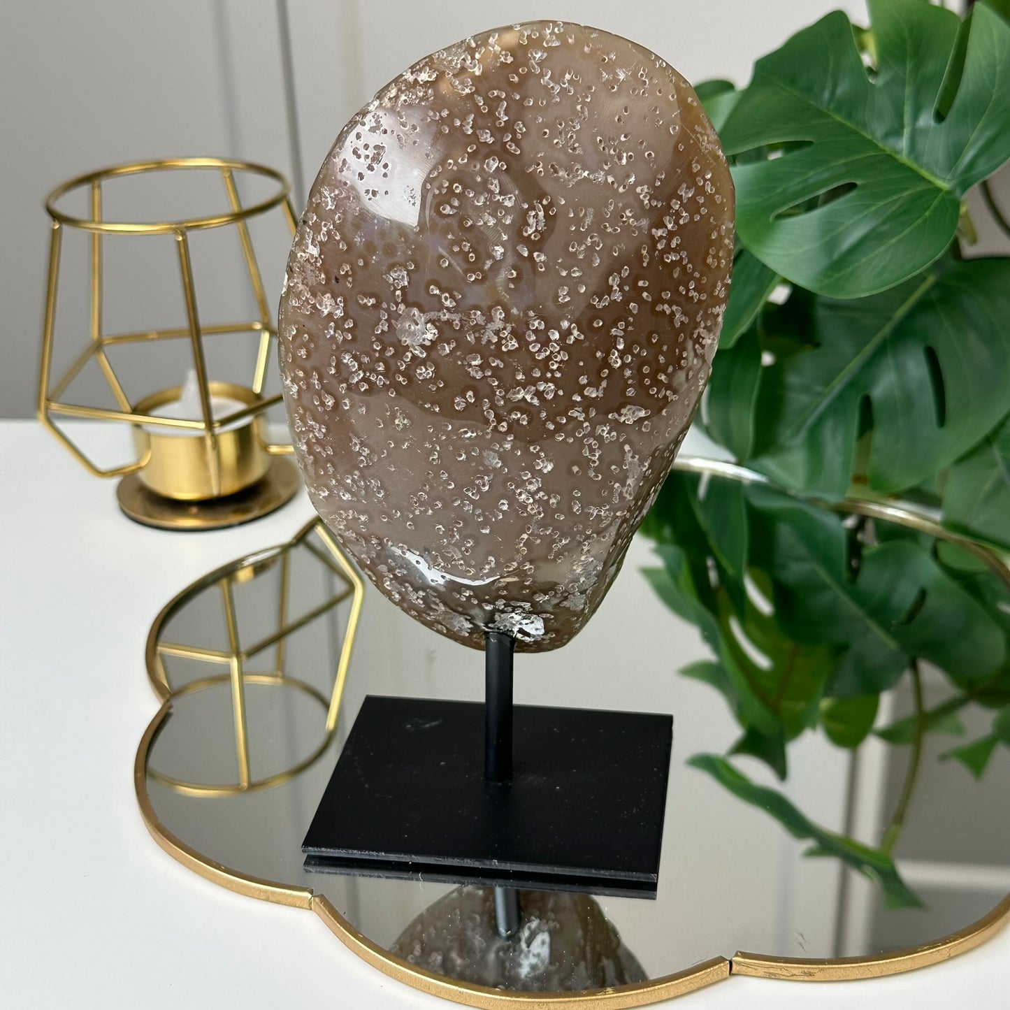 Ahāts ar Kalnu Kristālu uz statīva (Ahāts, Kalnu Kristāls, ar statīvu 16.5cm h)