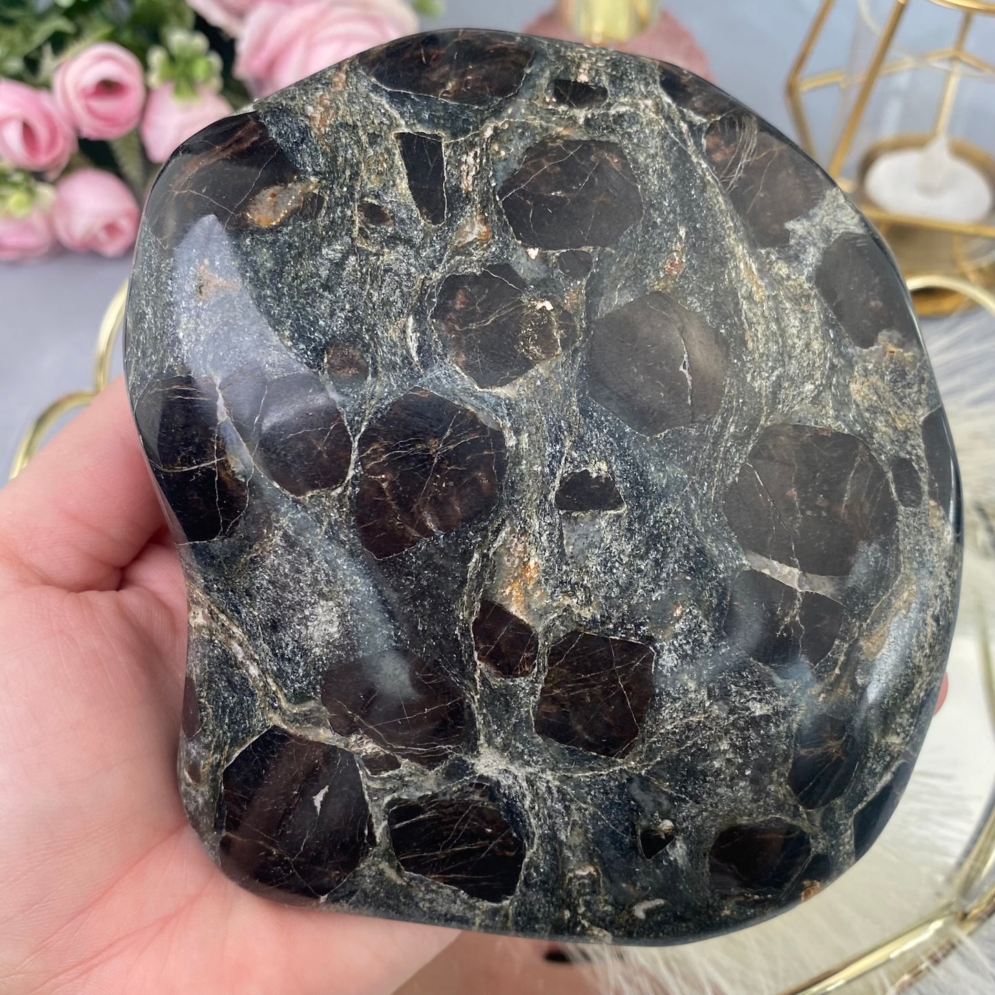 Garnet in Granite (1,389 kg.)
