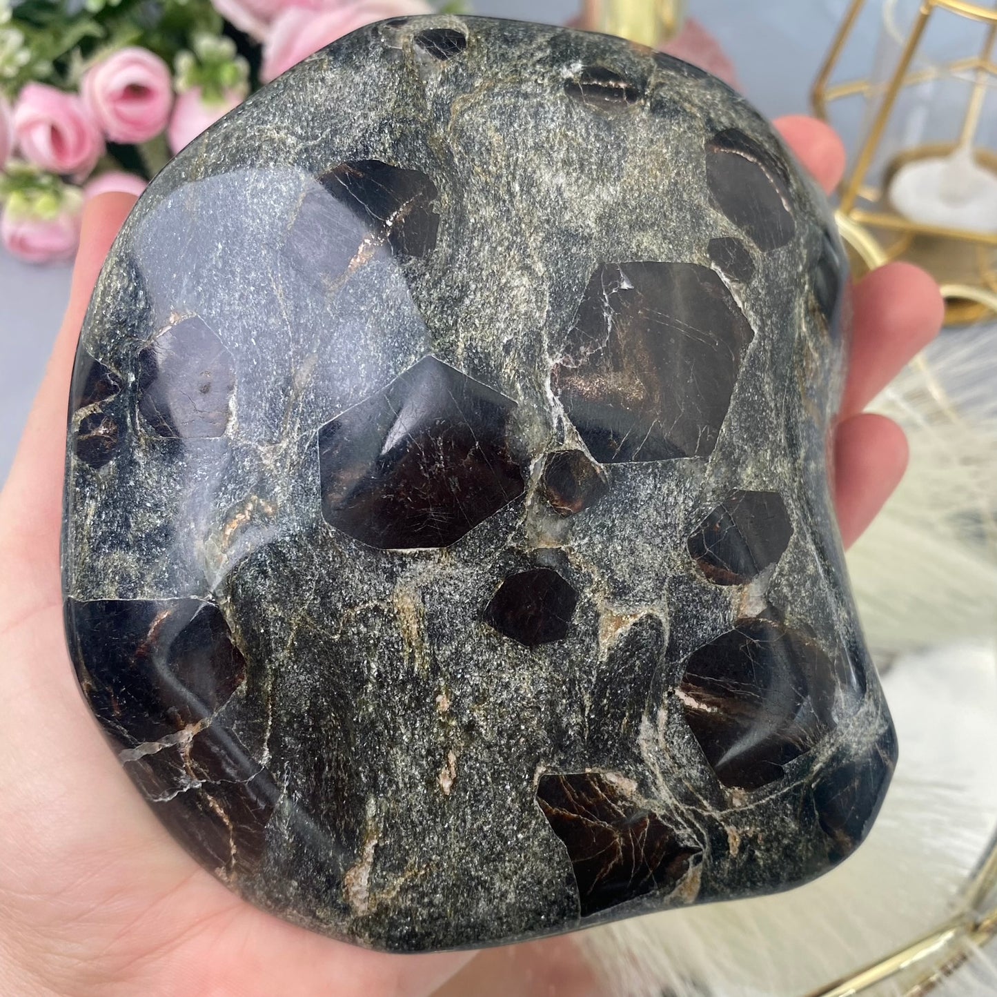 Garnet in Granite (1,389 kg.)