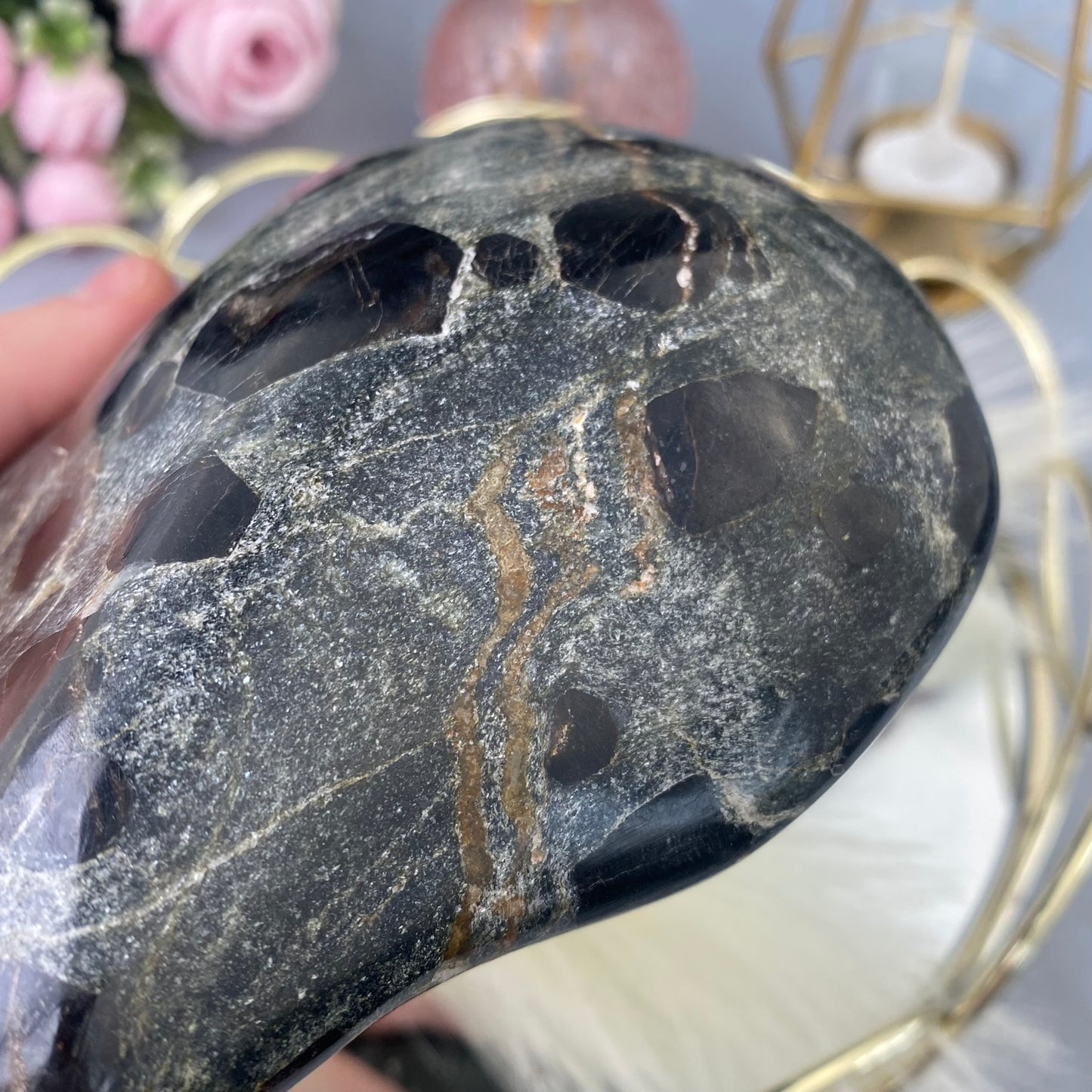 Garnet in Granite (1,389 kg.)