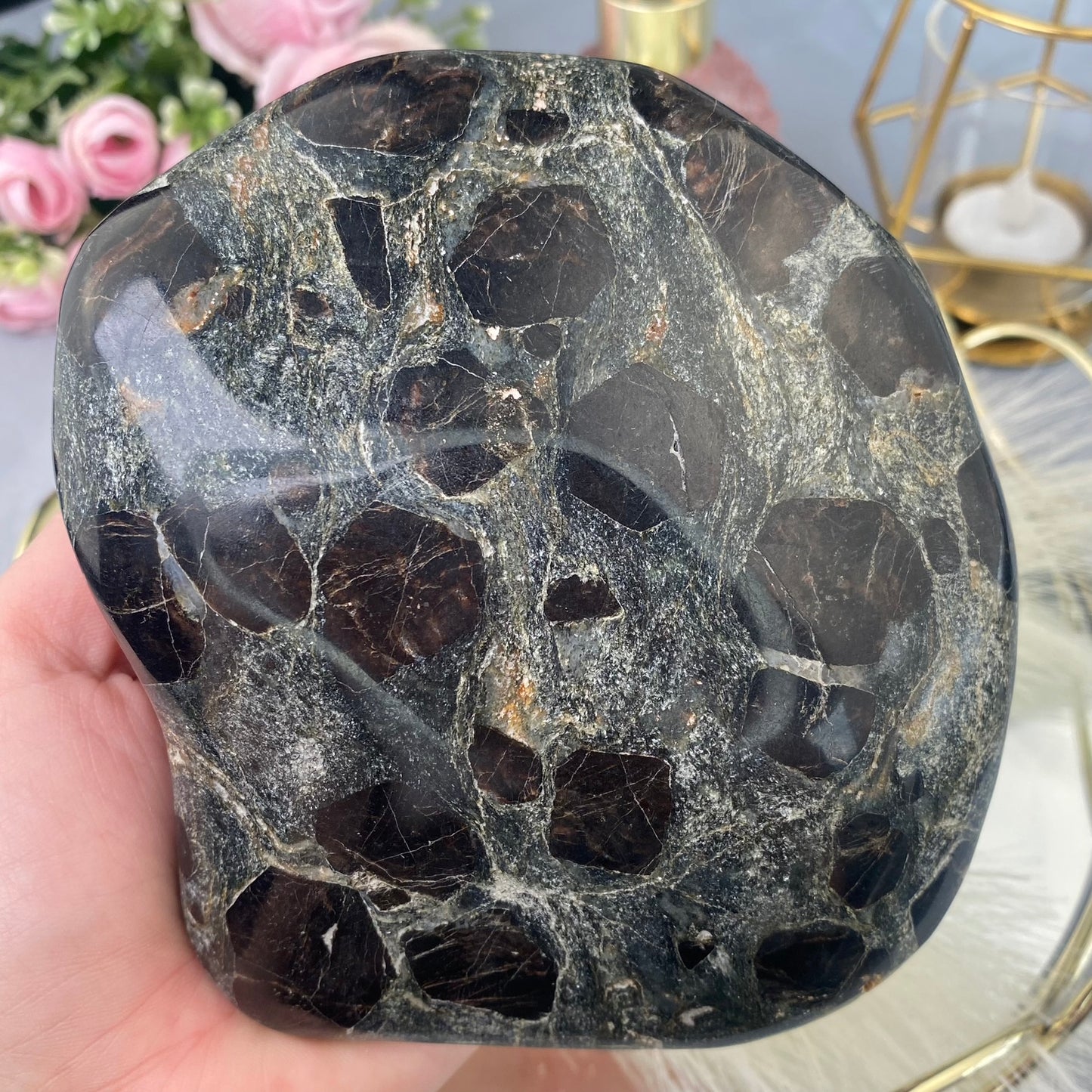 Garnet in Granite (1,389 kg.)