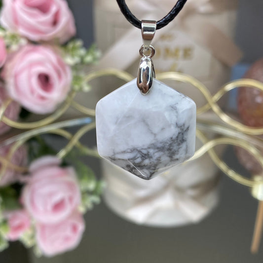 Howlite pendant (Howlite)