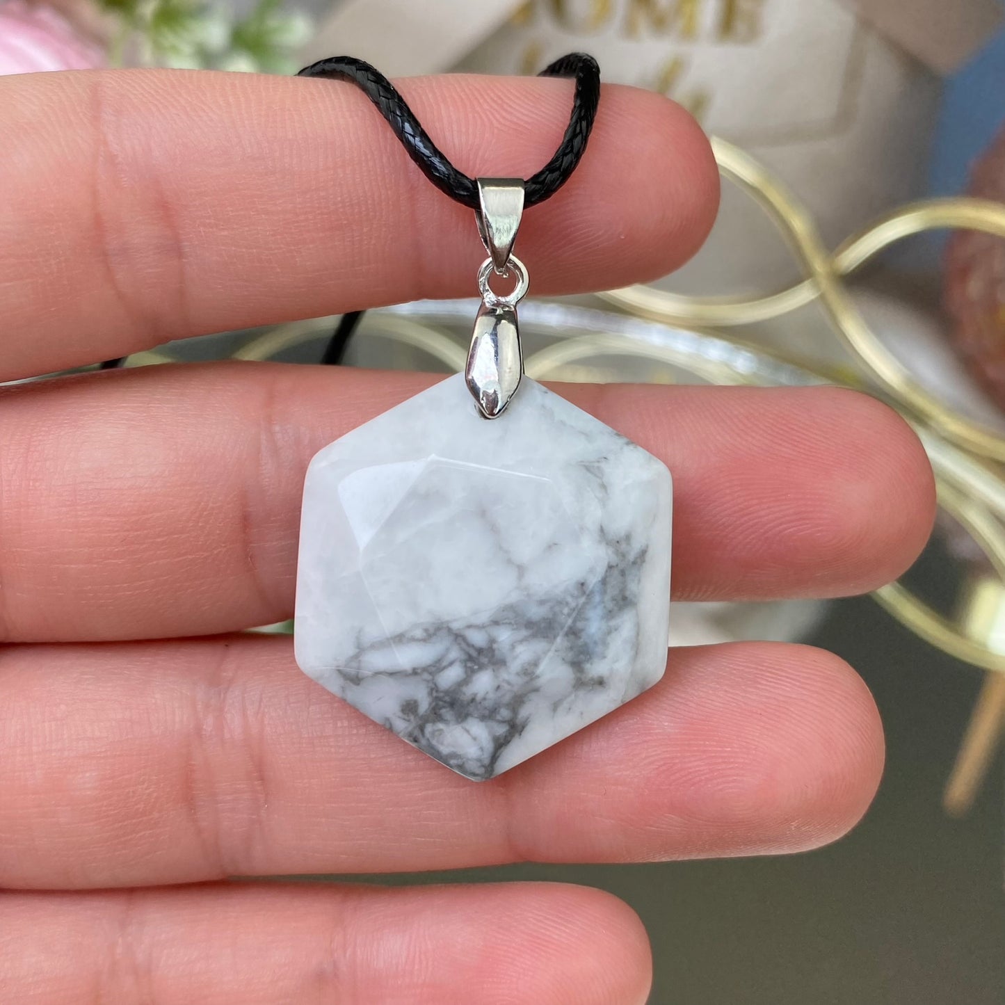 Howlite pendant (Howlite)
