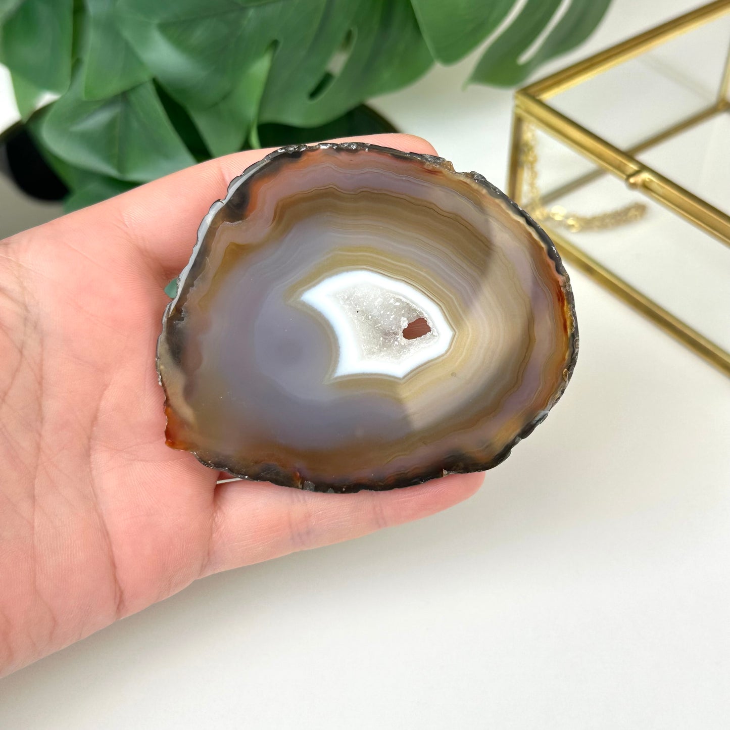 Ahāta plāksne ar Kalnu Kristālu (Ahāts)