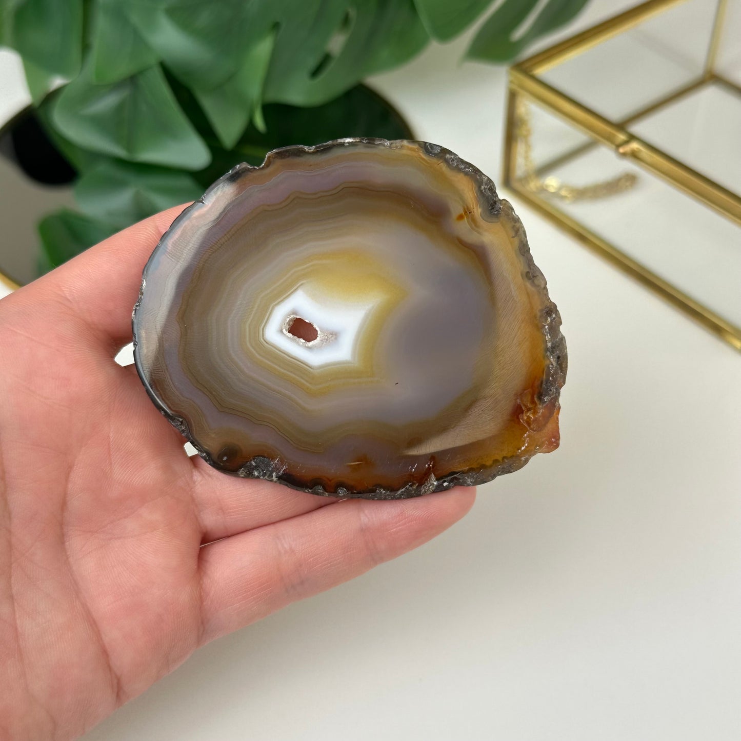 Ahāta plāksne ar Kalnu Kristālu (Ahāts)