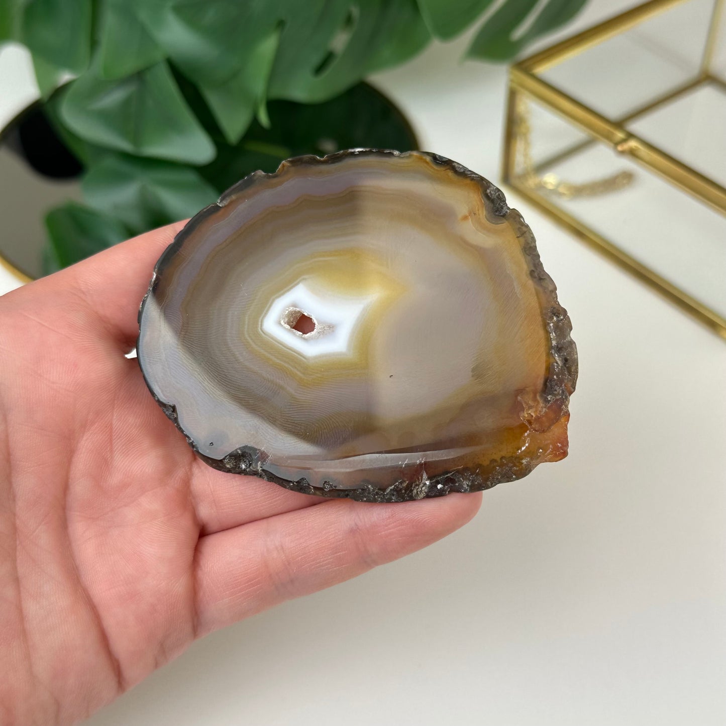 Ahāta plāksne ar Kalnu Kristālu (Ahāts)