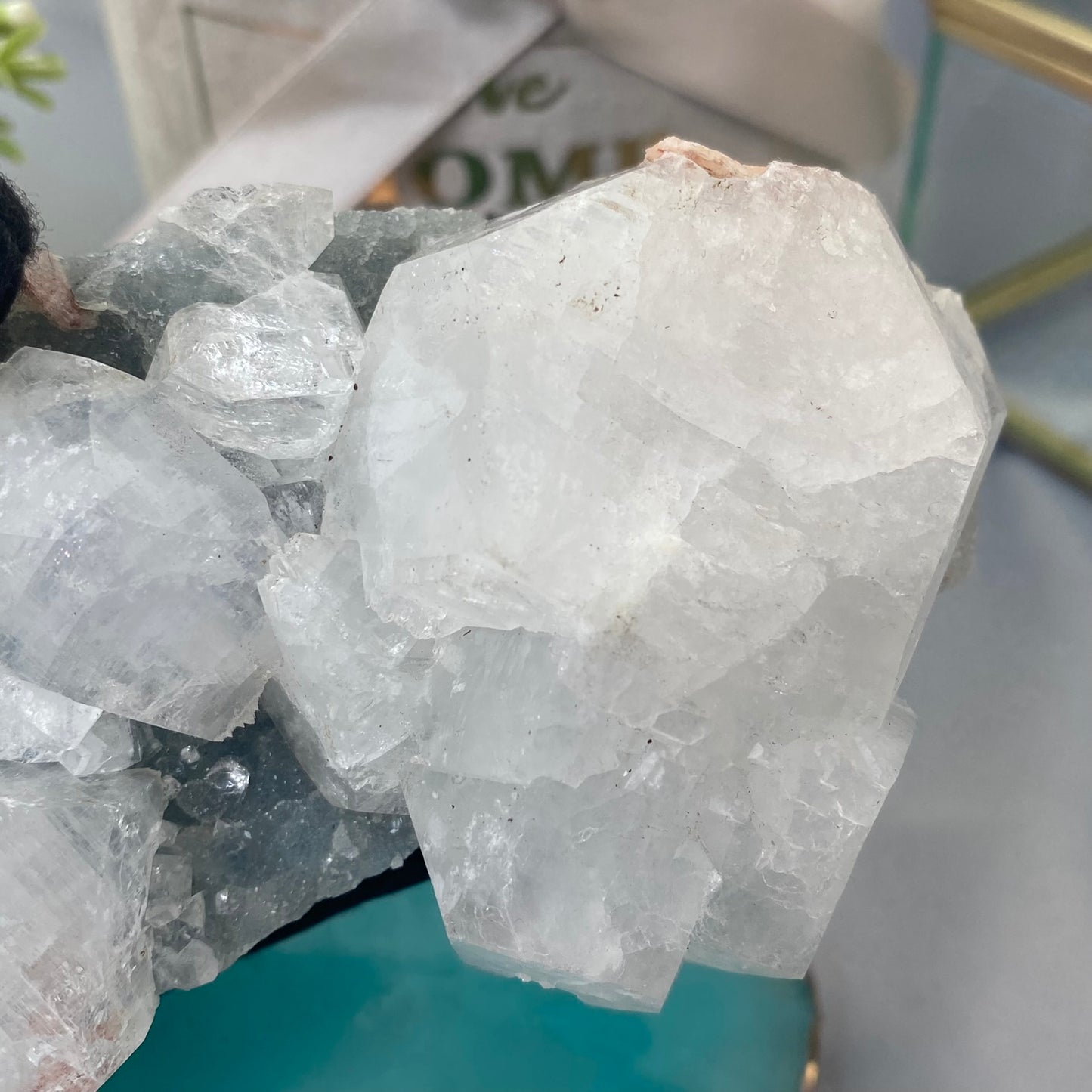 Apophyllite (308g.)