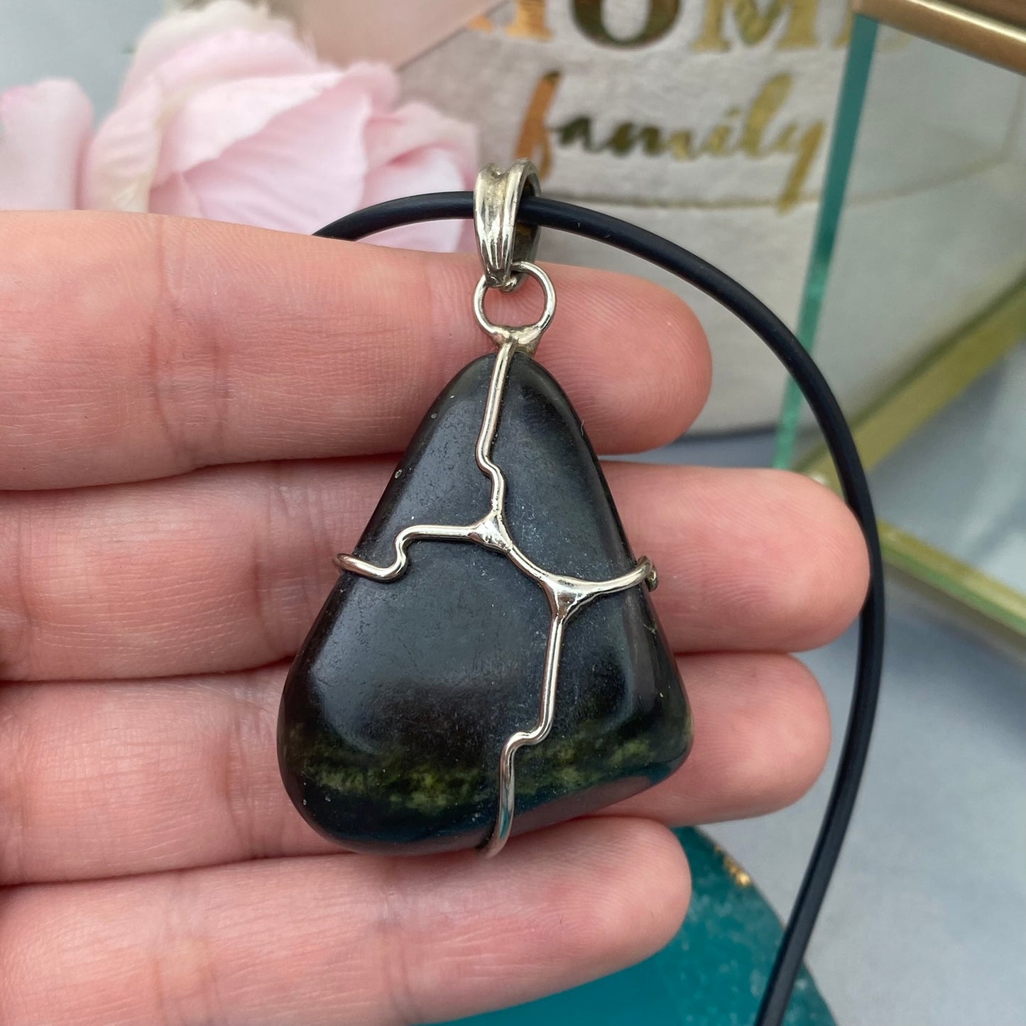 Nephrite pendant (Nephrite Jade)