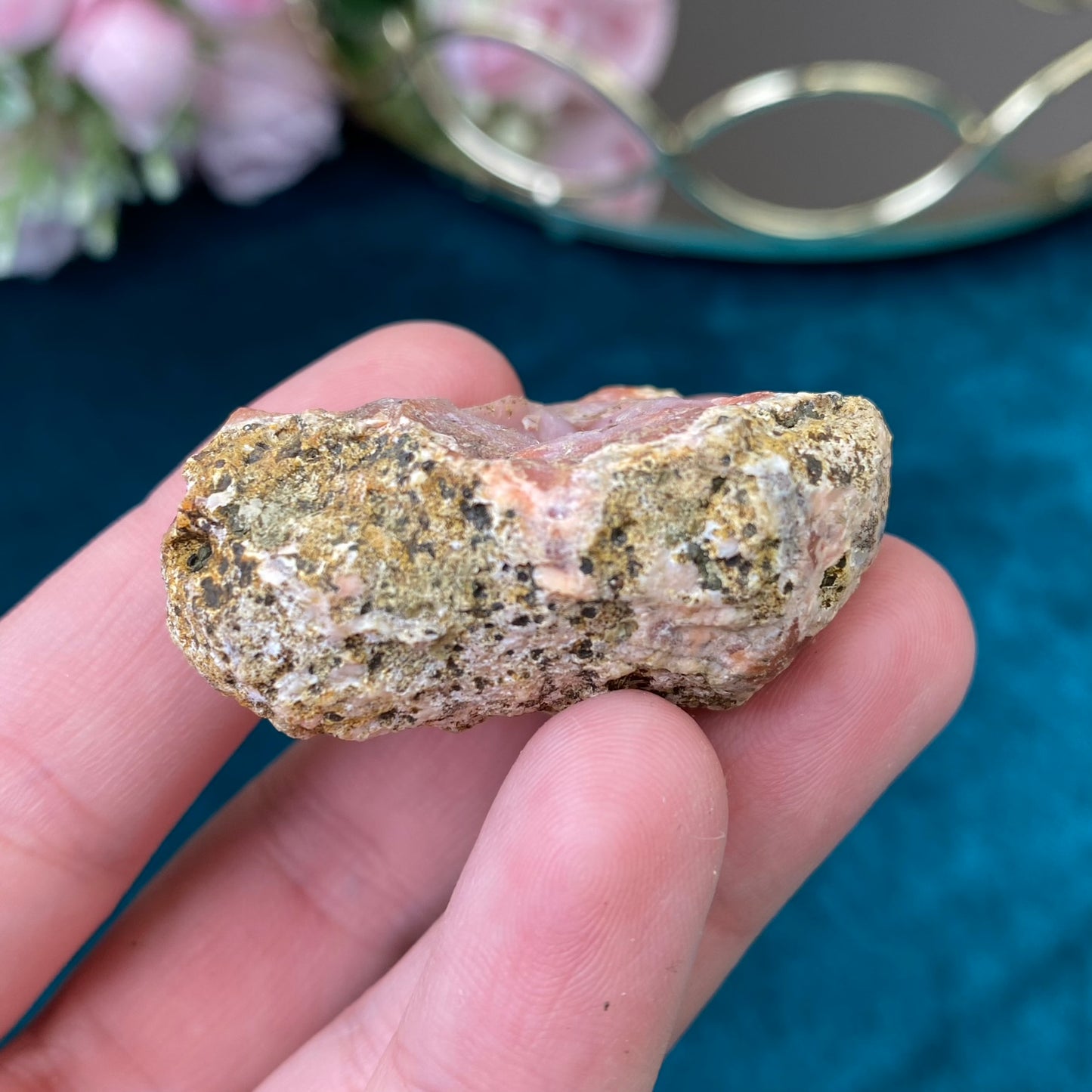 Natural raw Chalcedony 30g.