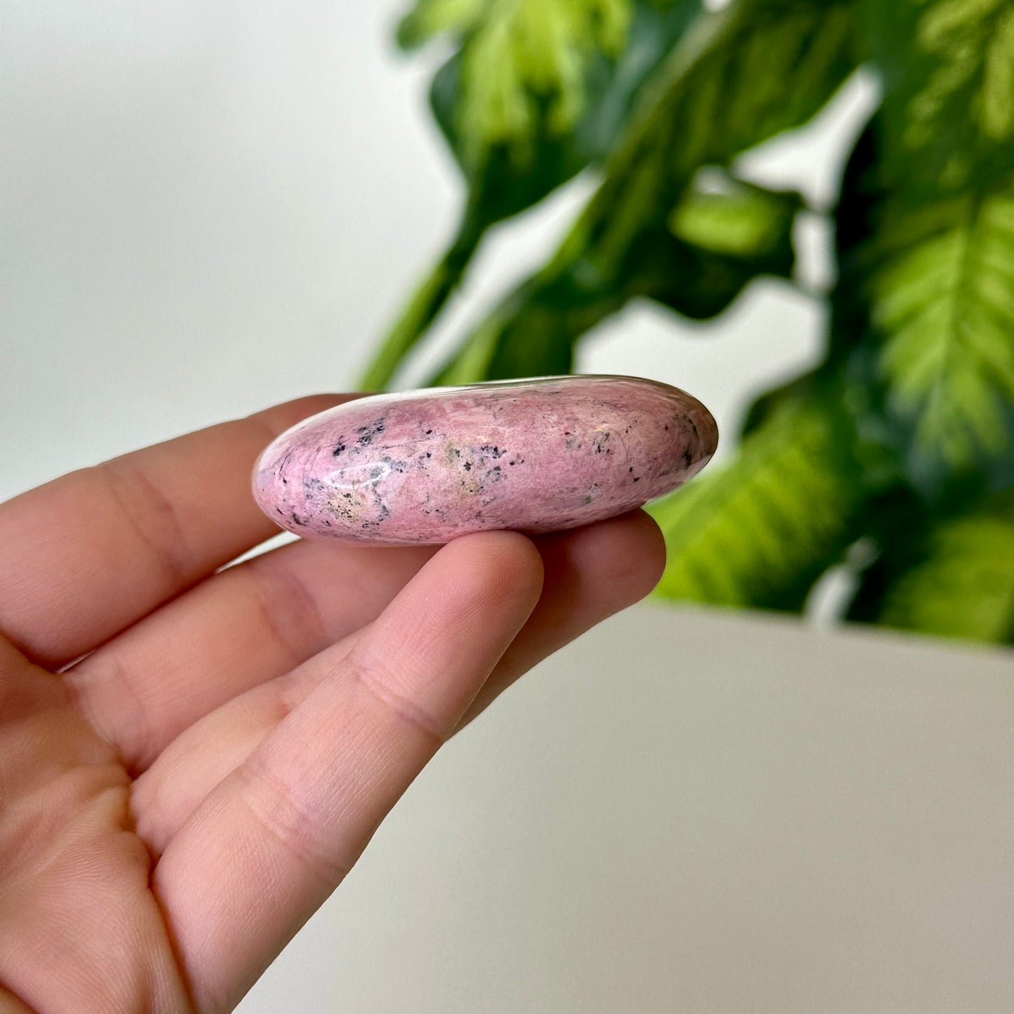 Slīpēts Rodonīts (Peru, 88g.)
