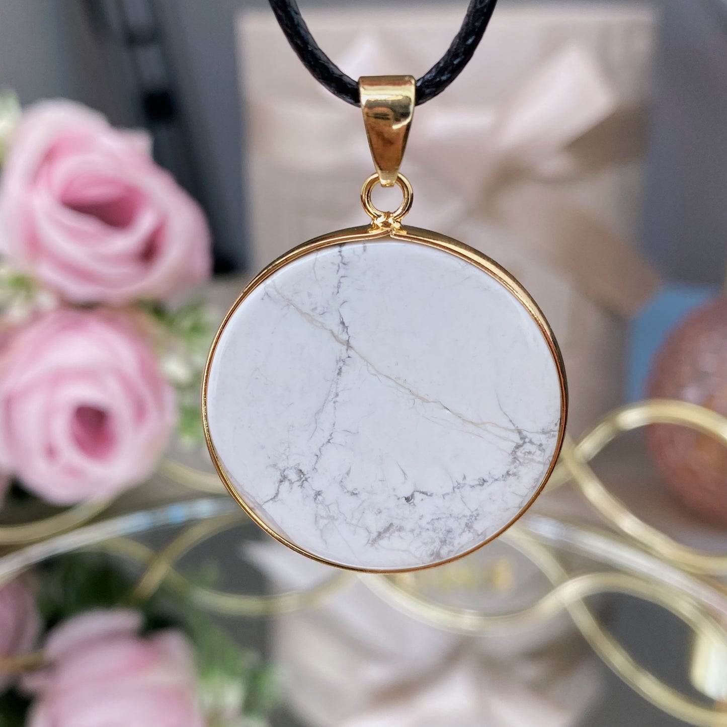 Howlite pendant (Howlite)