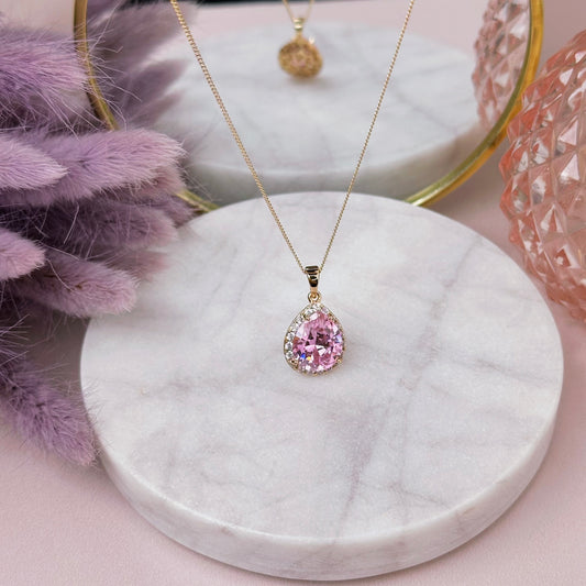 Apzeltīta Kaklarota "Royal Glow " ar rozā krāsas kristālu  (45cm)