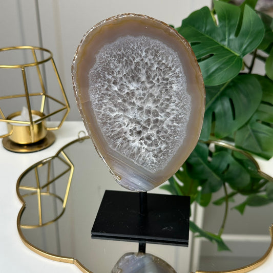 Ahāts ar Kalnu Kristālu uz statīva (Ahāts, Kalnu Kristāls, ar statīvu 16.5cm h)