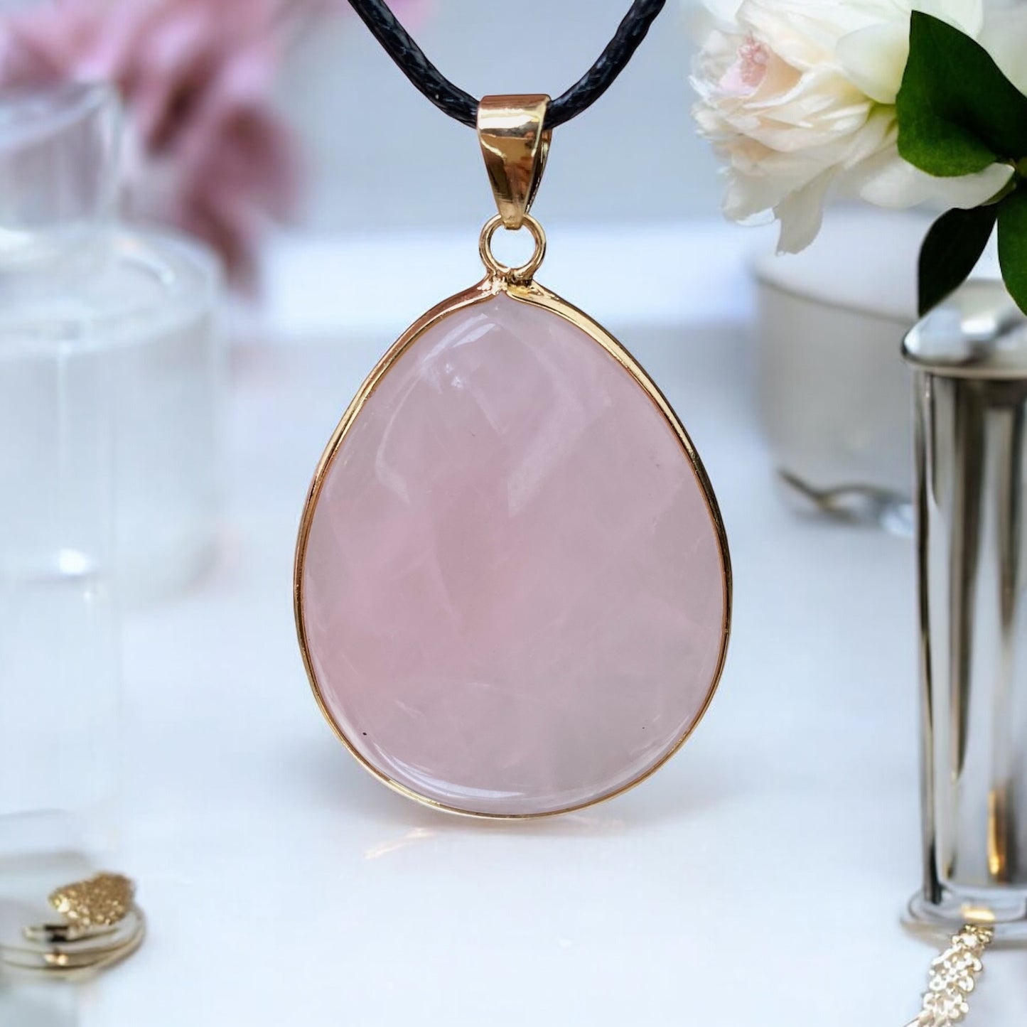 Rozā Kvarca kulons (Rozā Kvarcs)