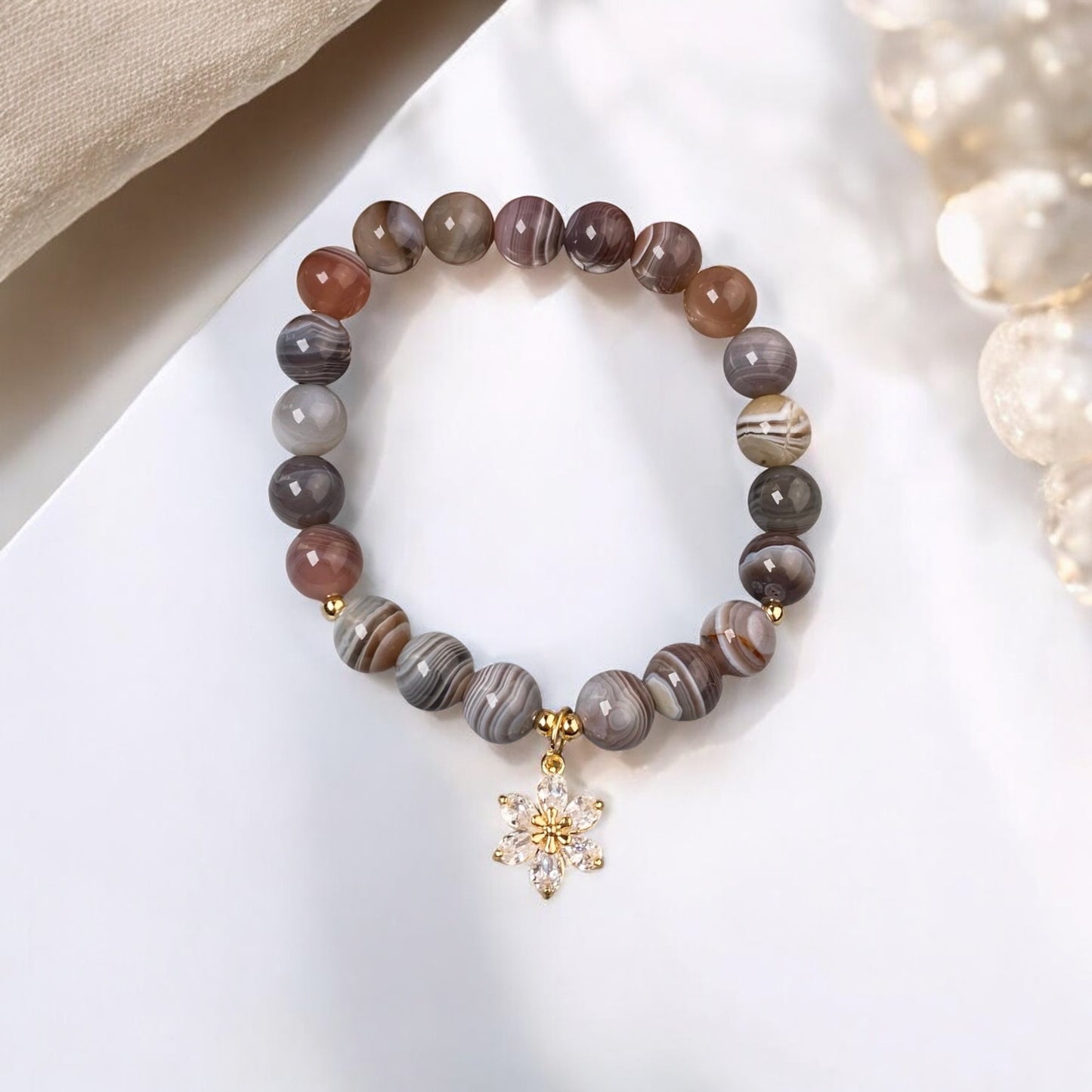 Agate bracelet with decorative pendant