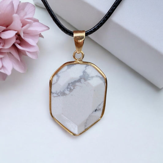 Hovlīta kulons (Hovlīts)