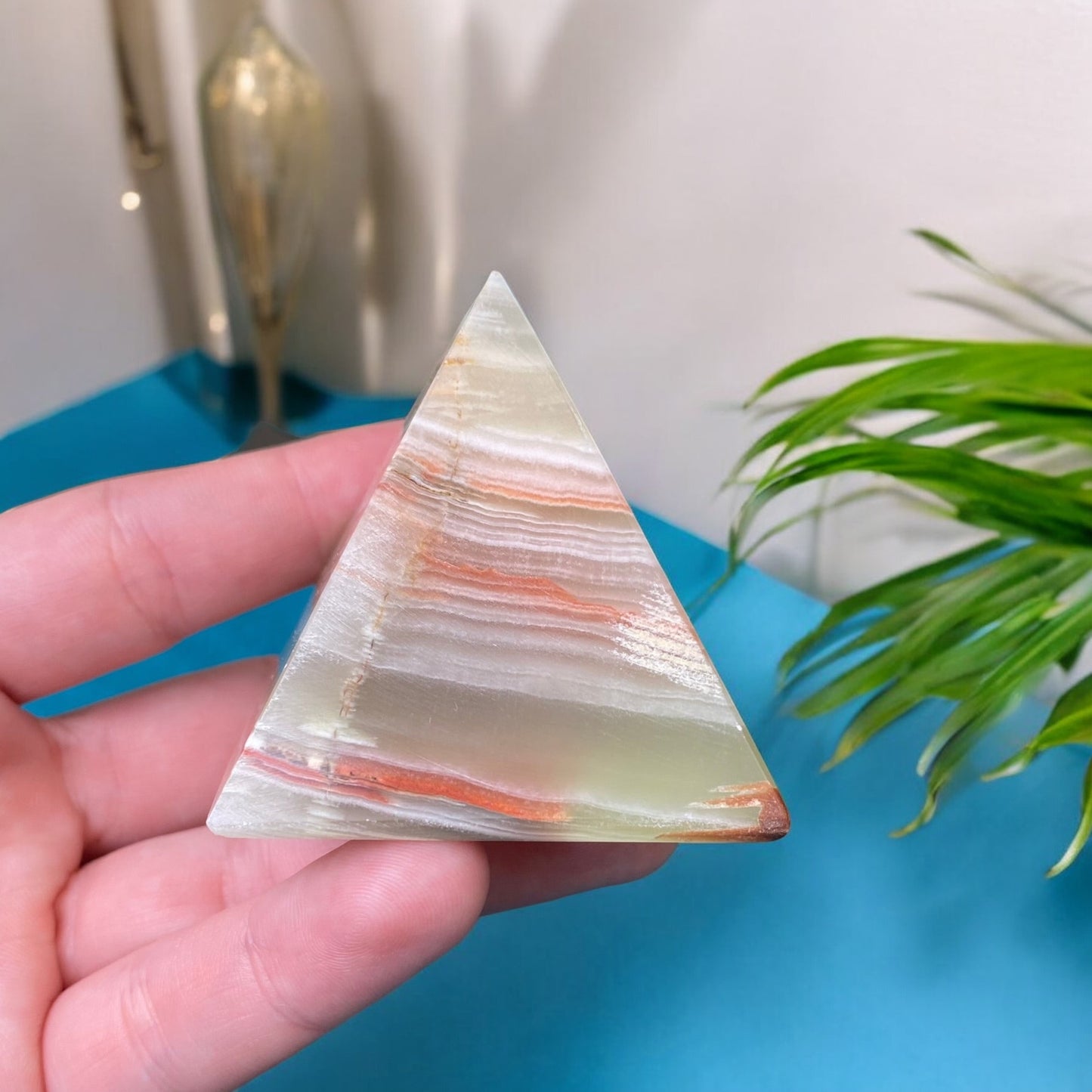 Natural Marble Onyx pyramid 136g. (Marble Onyx)