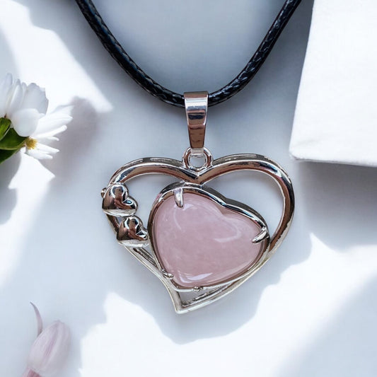 Rozā Kvarca kulons (Rozā Kvarcs)