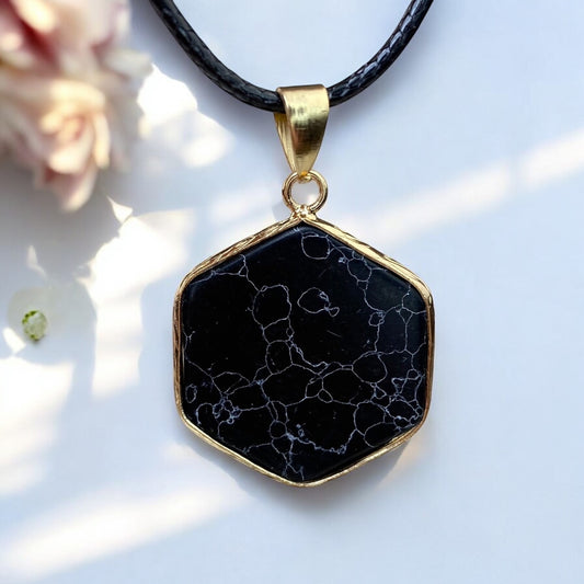 Hovlīta kulons (Hovlīts tonēts)