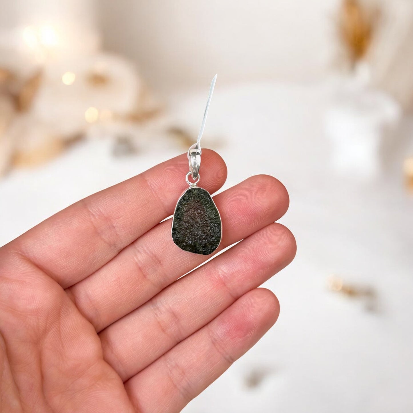 Moldavīta sudraba kulons (Moldavīts, 925 proves sudrabs, Čehija)