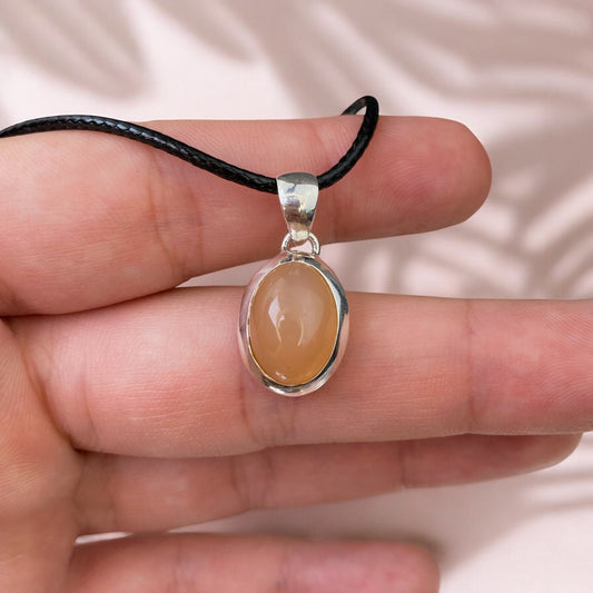 Mēnessakmens sudraba 925 kulons