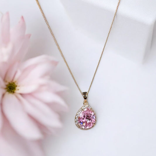 Apzeltīta Kaklarota "Royal Glow " ar rozā krāsas kristālu  (45cm)