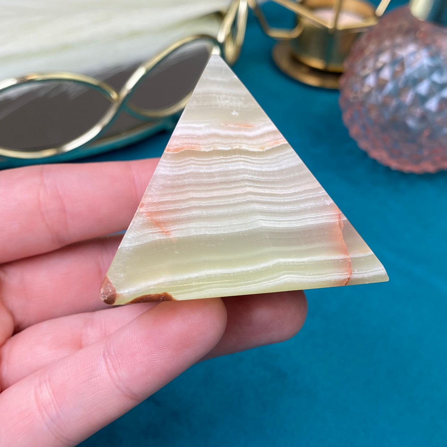 Natural Marble Onyx pyramid 136g. (Marble Onyx)