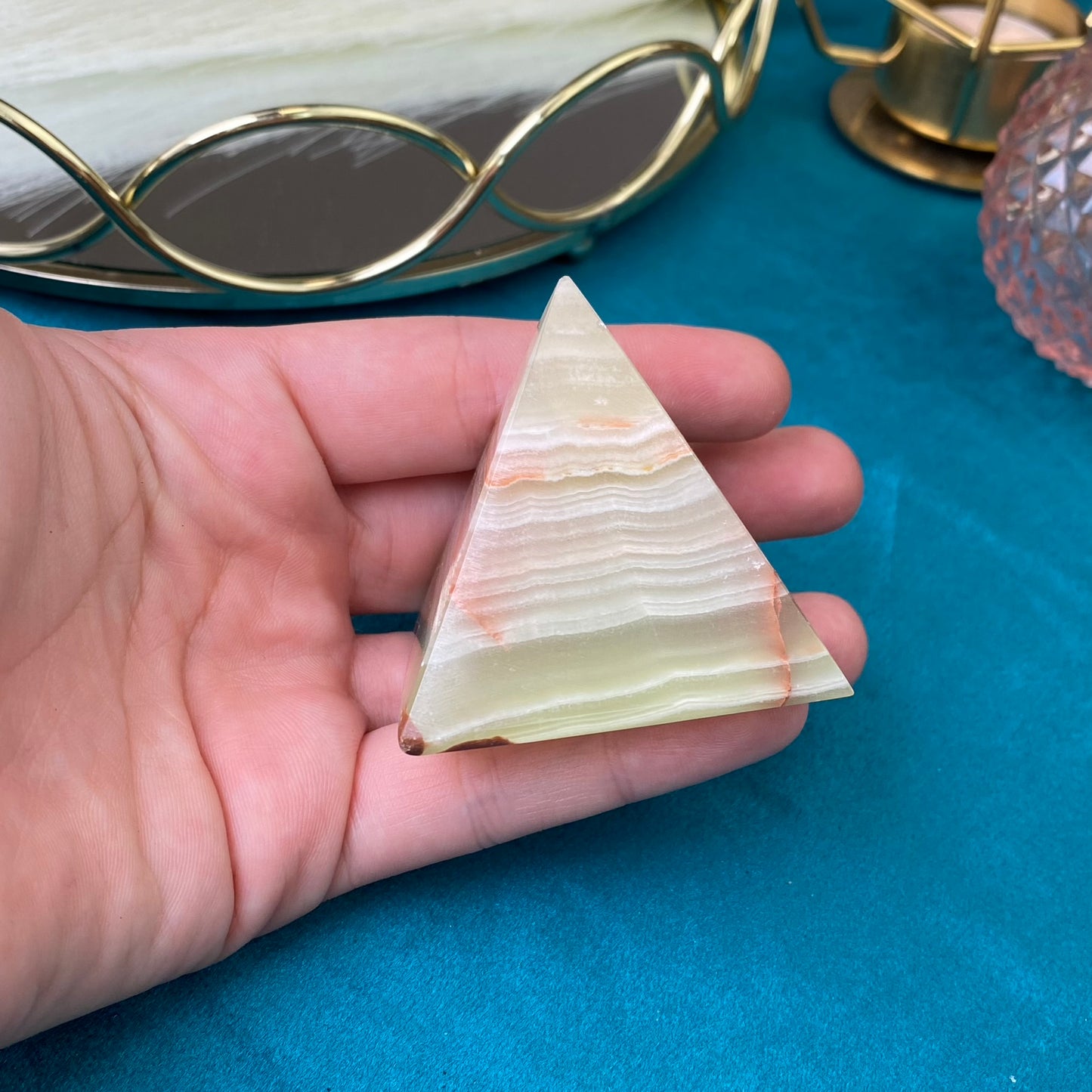 Natural Marble Onyx pyramid 136g. (Marble Onyx)