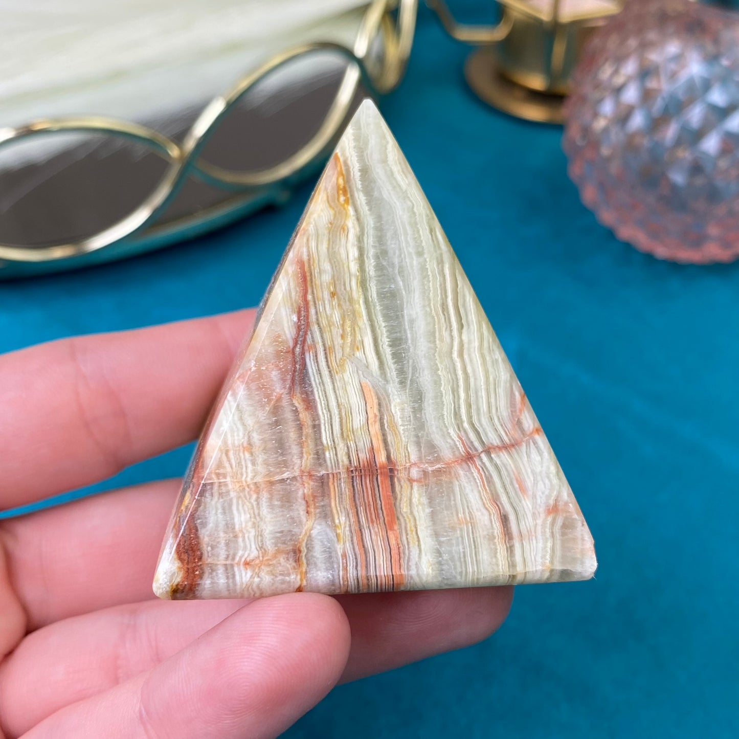 Natural Marble Onyx pyramid 138g. (Marble Onyx)