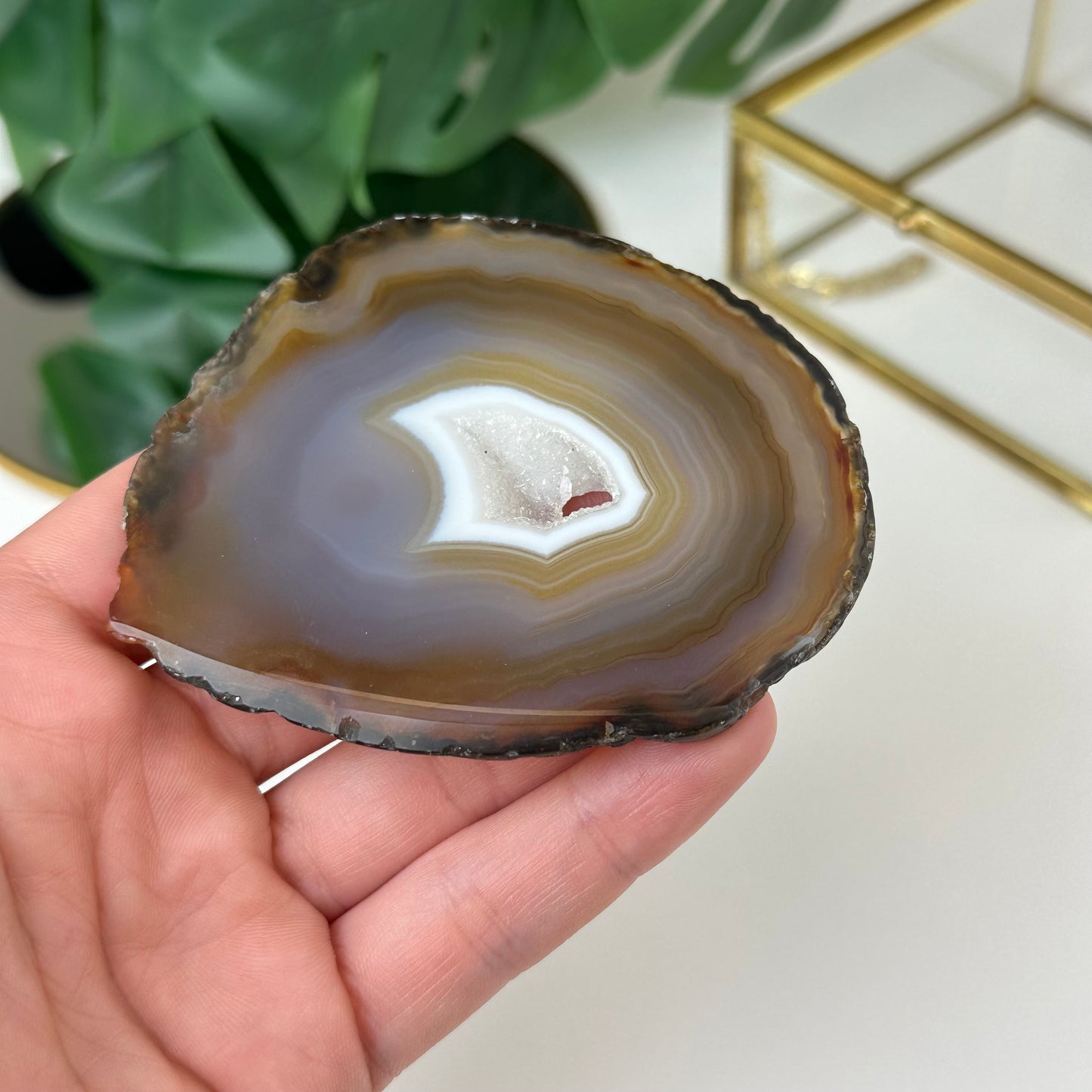 Ahāta plāksne ar Kalnu Kristālu (Ahāts)