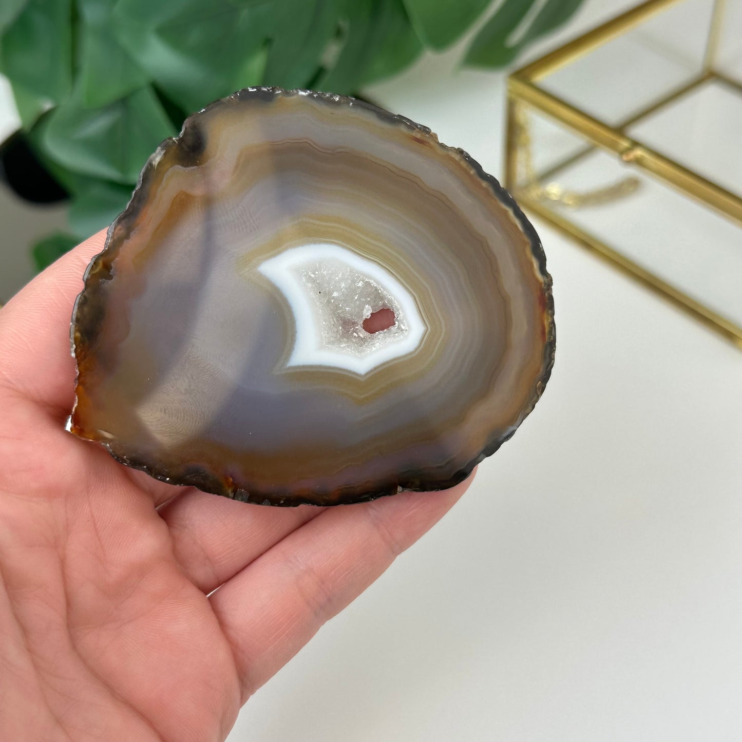 Ahāta plāksne ar Kalnu Kristālu (Ahāts)