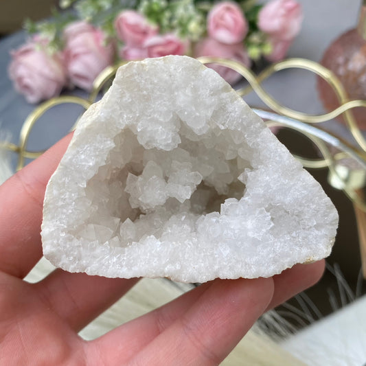 Natural Quartz geode 193g.