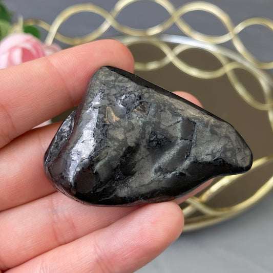 Natural polished Shungite 38g.