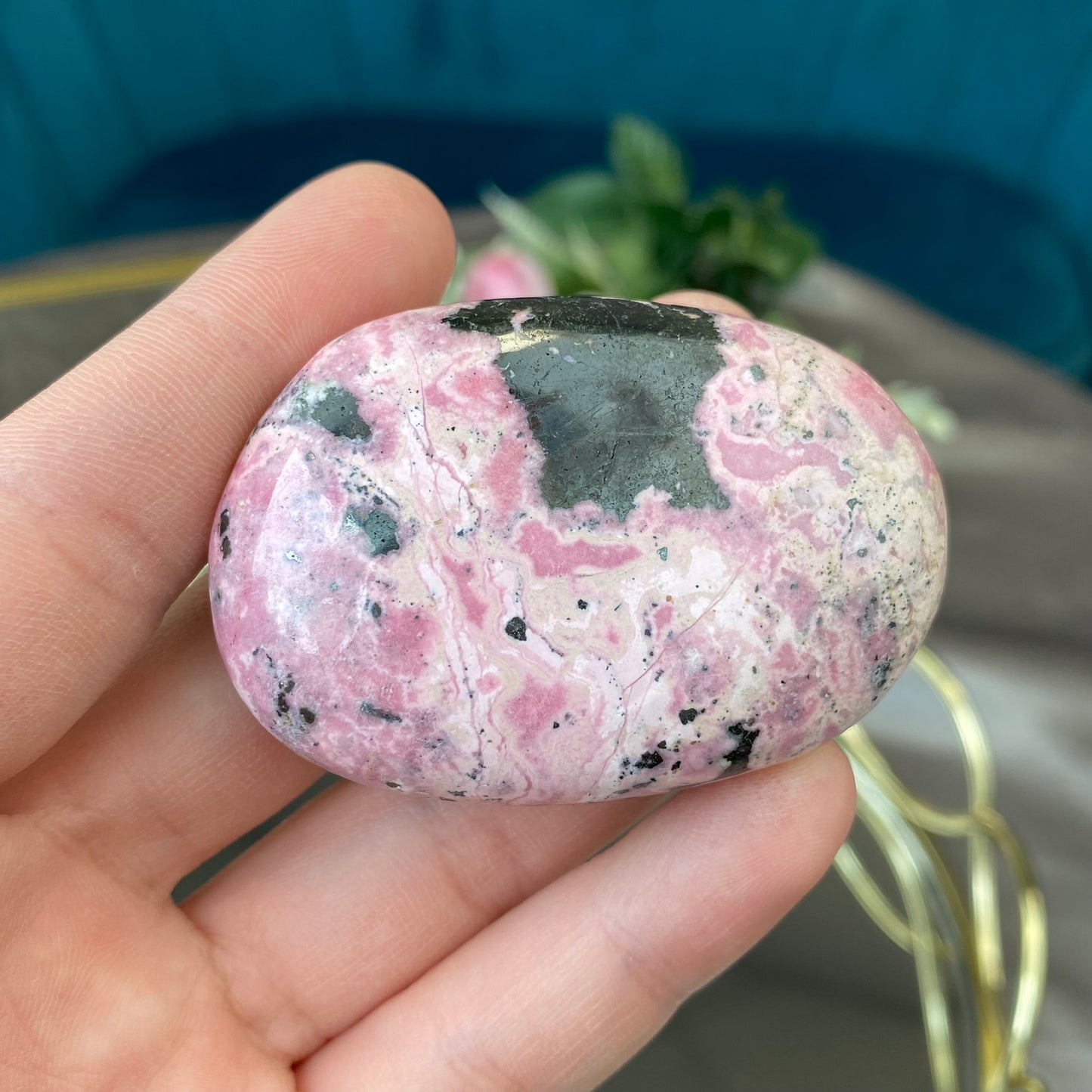 Natural polished Rhodonite 100g. (Peru)