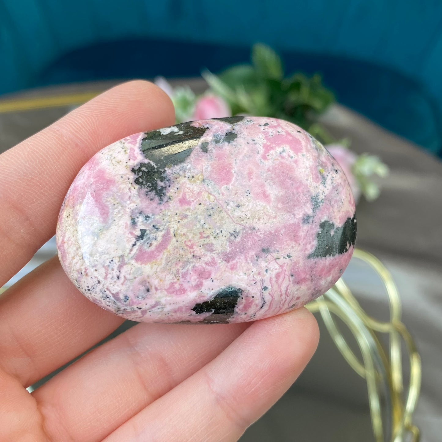 Natural polished Rhodonite 100g. (Peru)