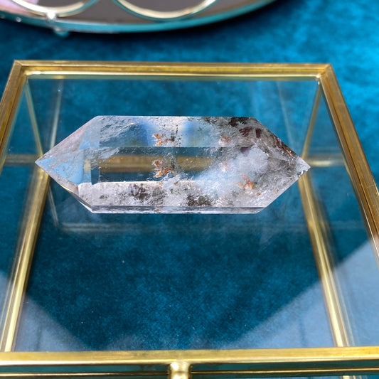 Clear Quartz with natural inclusions 39g.