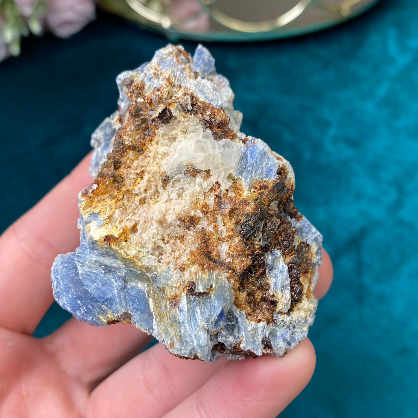 Natural raw Kyanite 221g.