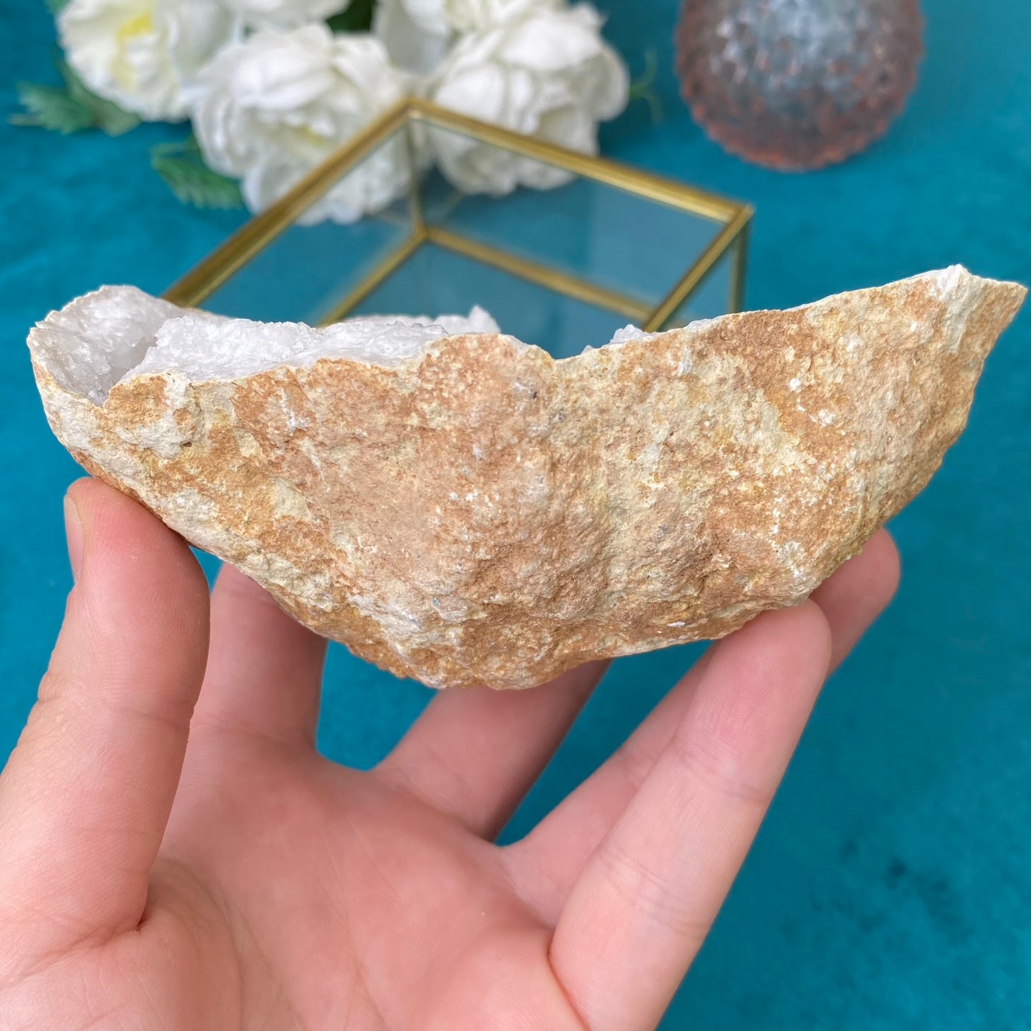 Natural raw White Quartz geode 329g.