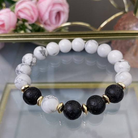 Howlite and Lava bracelet (Howlite, Lava 10mm)