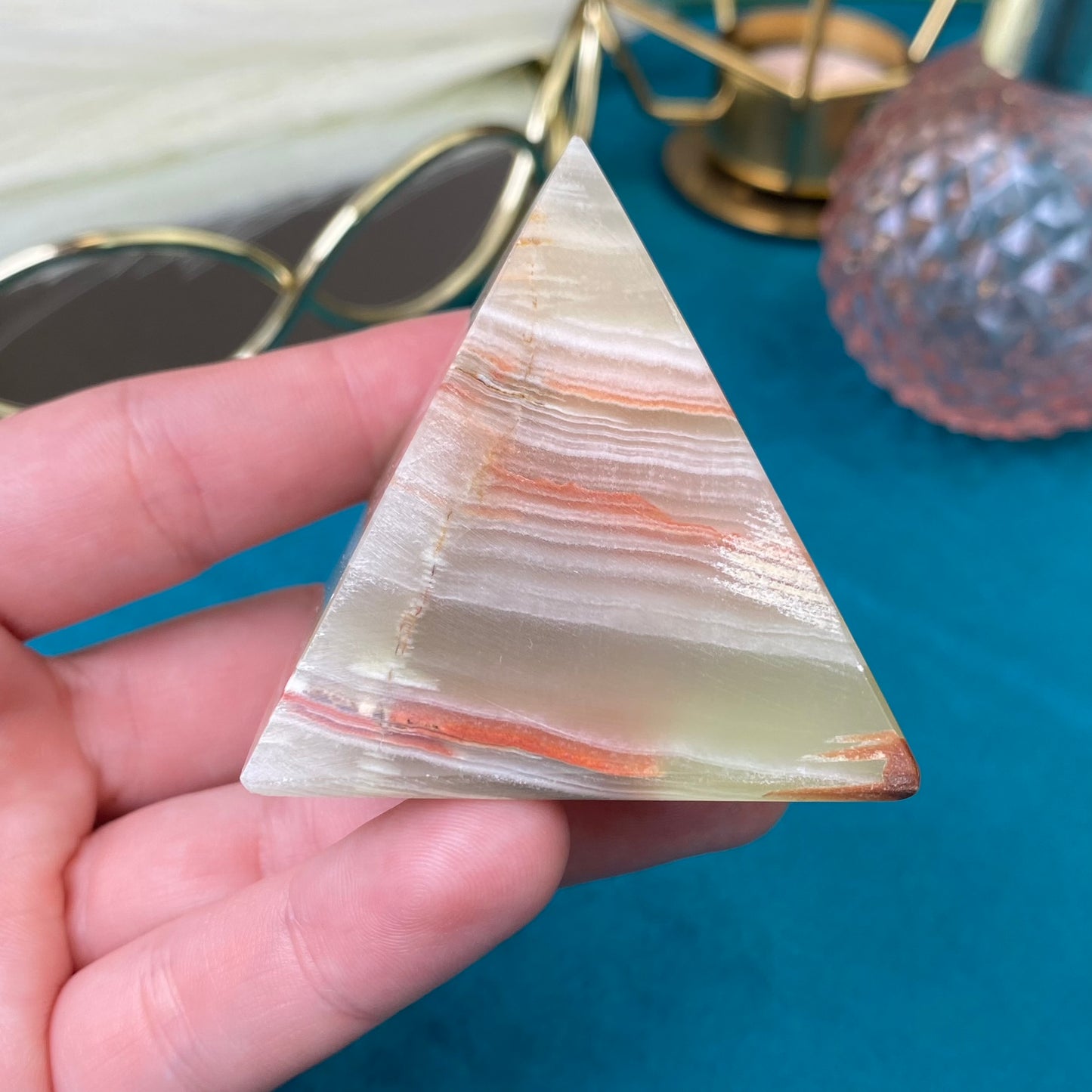 Natural Marble Onyx pyramid 136g. (Marble Onyx)