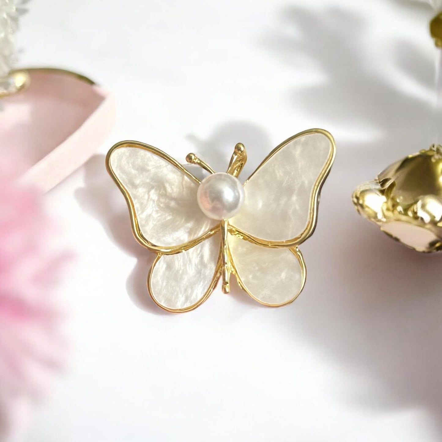 Piespraude Taurenis "Pearl Butterfly"